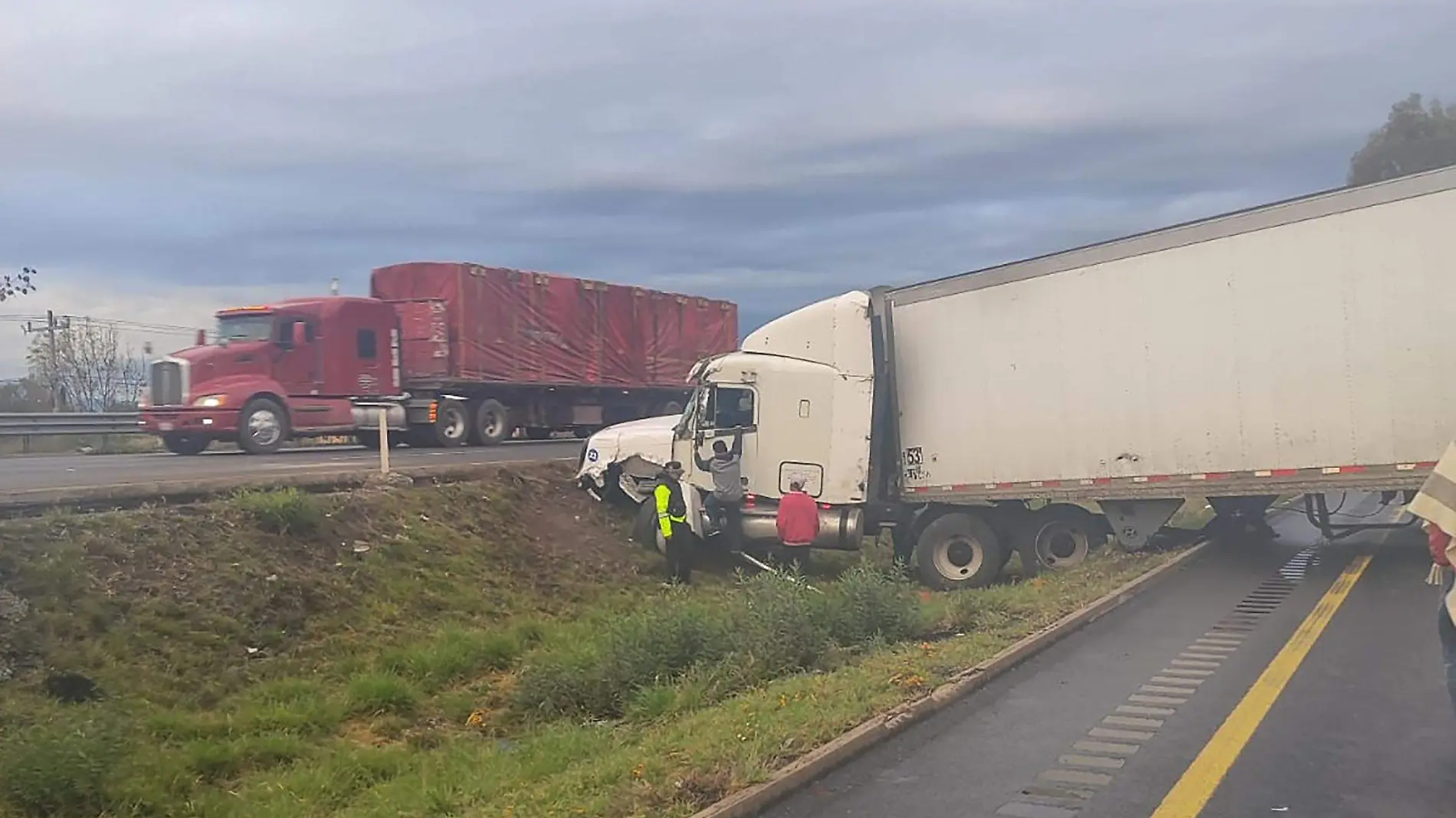 SJR POLI  QUEDO EN EL CARRIL